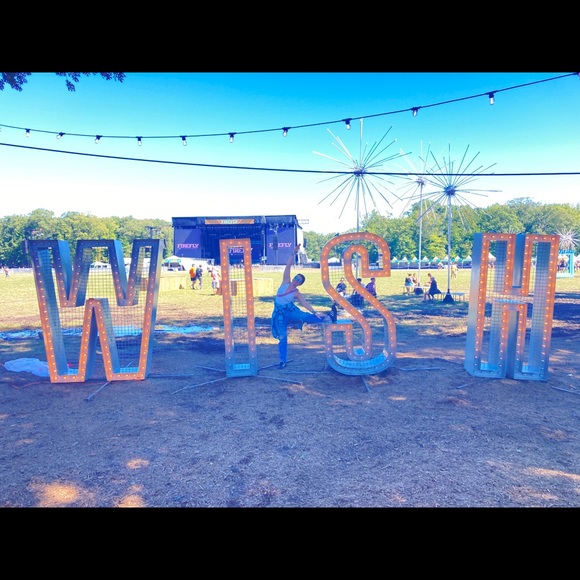 HI ITS NICE TO MEET YOU - Picture 2 of 2